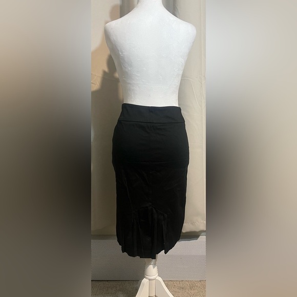 Max Rave Fitted Stretch Pencil Skirt with Ruffle in Back - Picture 3 of 4